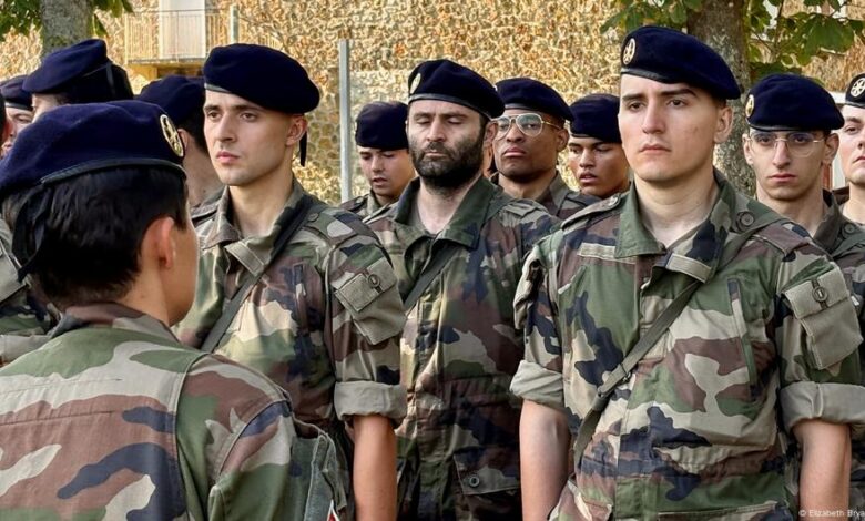 As Europe's fear of war grows, French join military reserves – DW ...