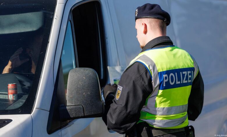 Germany updates: Border checks to be kept beyond September – DW ...
