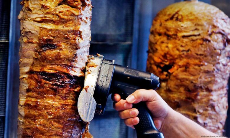 Germany updates: Döner price fears skewered after wage deal – DW ...