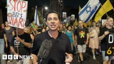 Jerusalem protesters converge on PM Netanyahu's residence