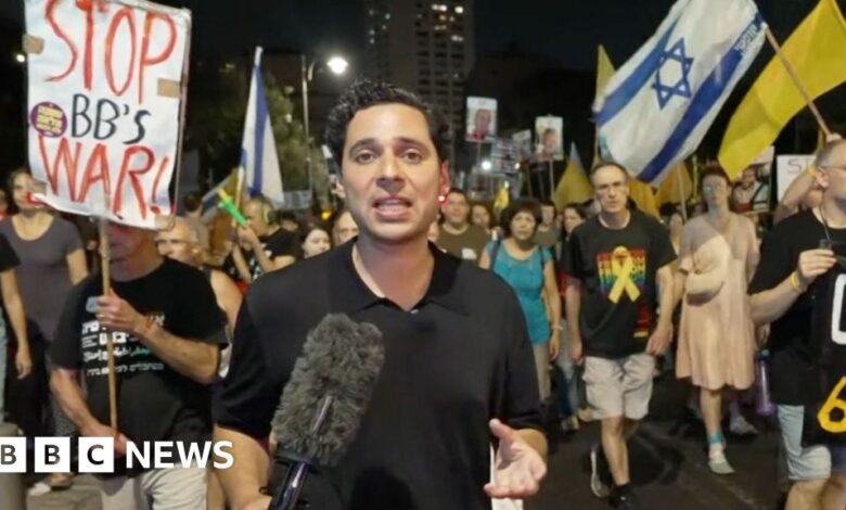 Jerusalem protesters converge on PM Netanyahu's residence