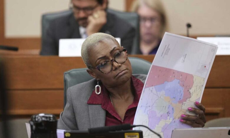 Texas Democrats block GOP redistricting plan by fleeing the state ...