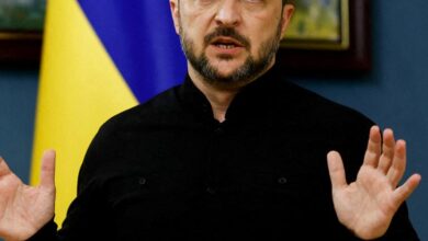 Ukraine updates: Zelenskyy vows to cede no land to Russia – DW ...