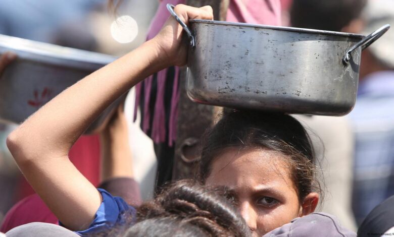 UN-backed group confirms famine in parts of Gaza – DW – 08/22/2025