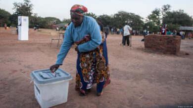 Why Malawi presidential hopefuls pick female running mates – DW ...
