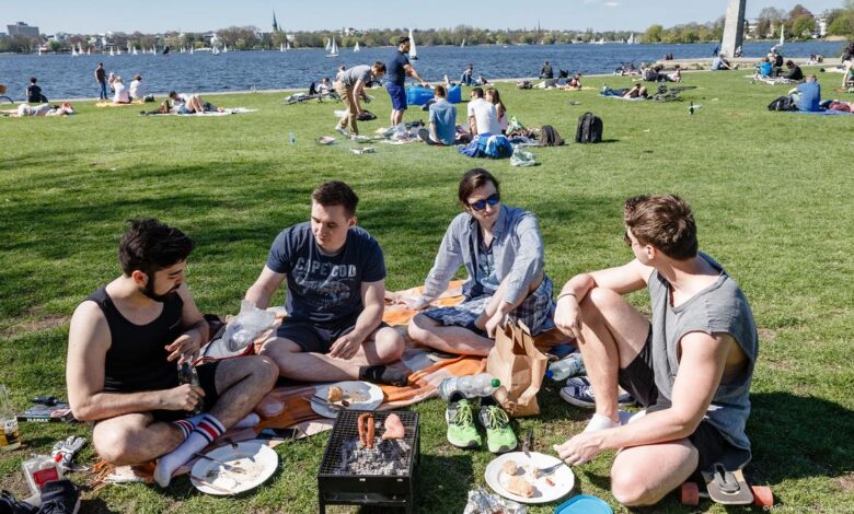 Germany news: Hamburgers are happiest Germans, study says – DW ...