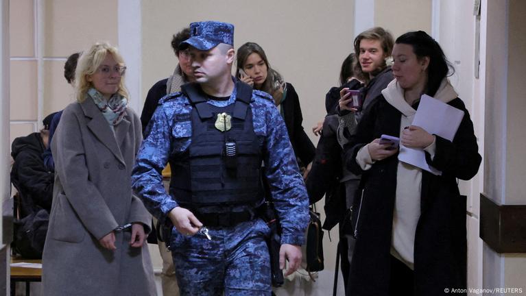 Young Russian musicians defy Kremlin through song