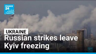 Kyiv residents endure freezing cold after Russian strikes knock out power •  FRANCE 24 English